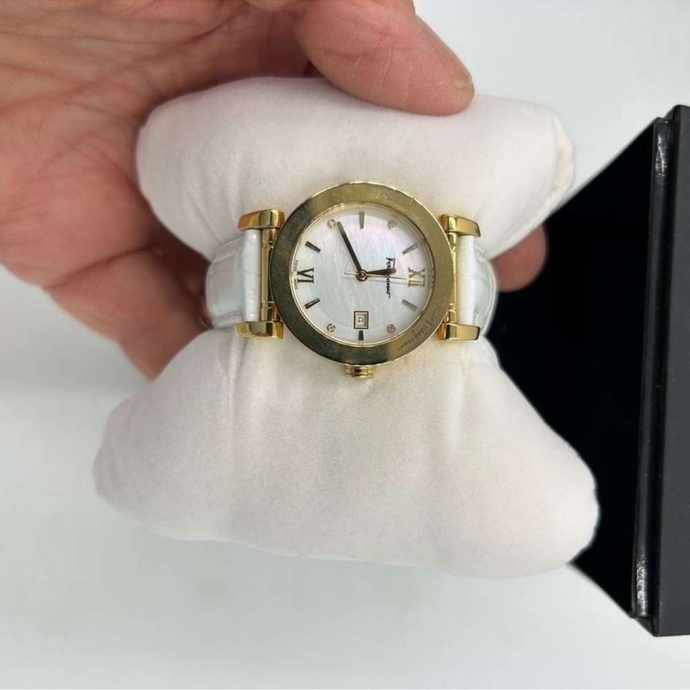 Women’s Salvatore Ferragamo, mother of pearl face watch, made in Italy - Picture 7 of 10